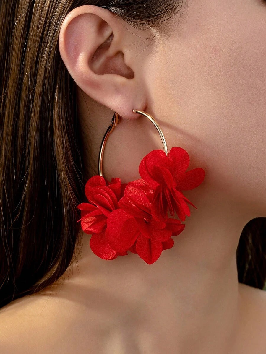 SHEIN زوج أقراط حمراء بتصميم زهور