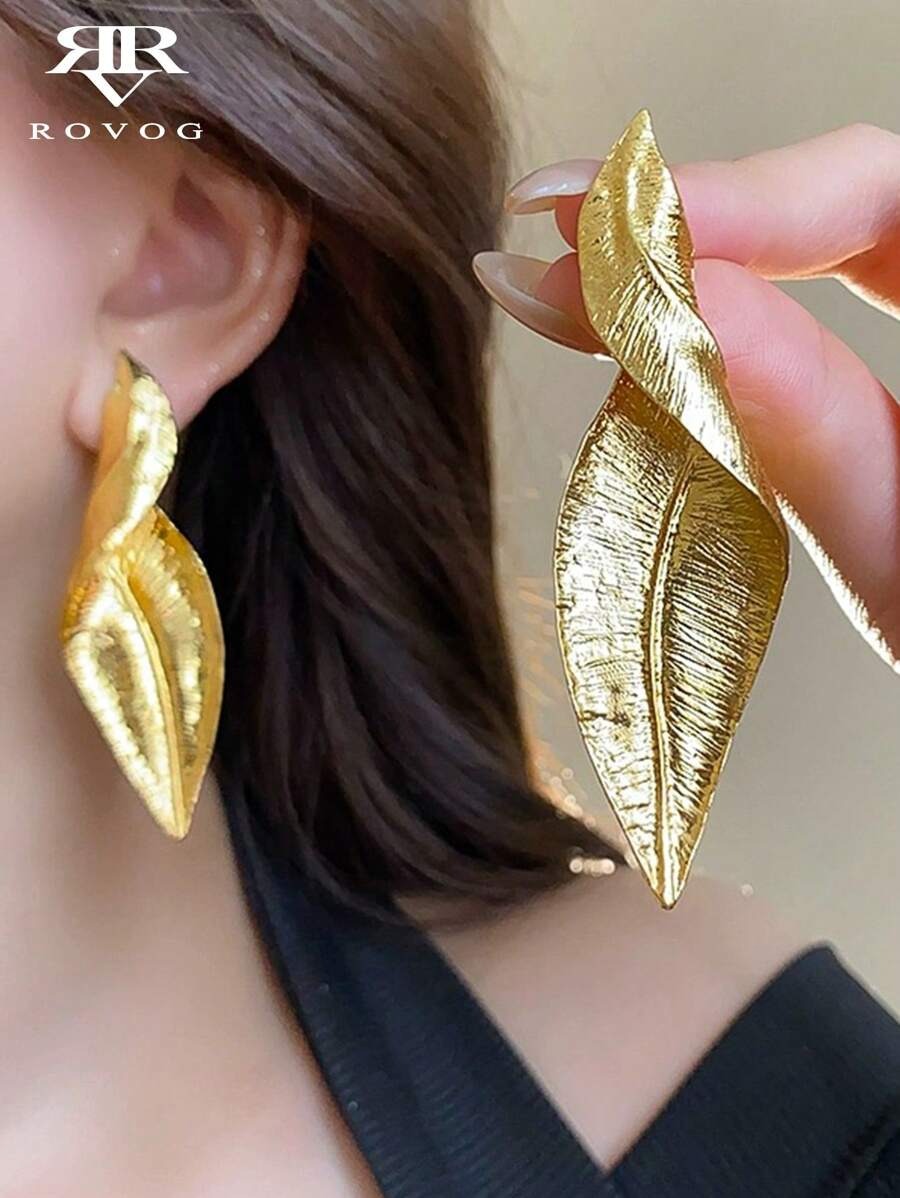 SHEIN زوج ذهبي من الأقراط المعدنية
