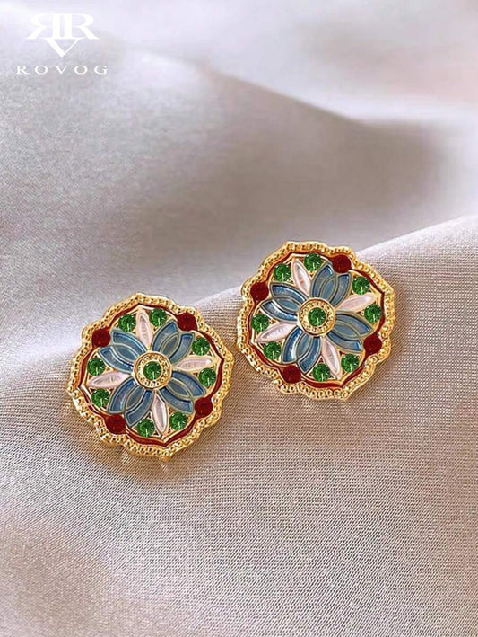 SHEIN زوج واحد من الأقراط بتصميم عتيق وراقي