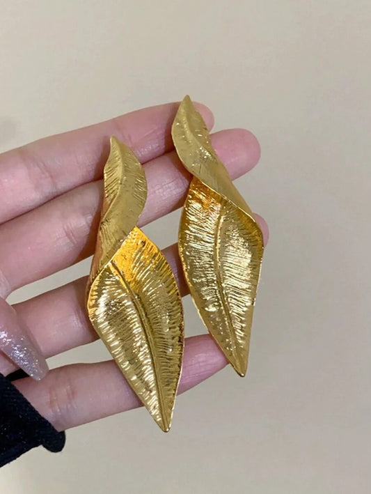 SHEIN زوج ذهبي من الأقراط المعدنية