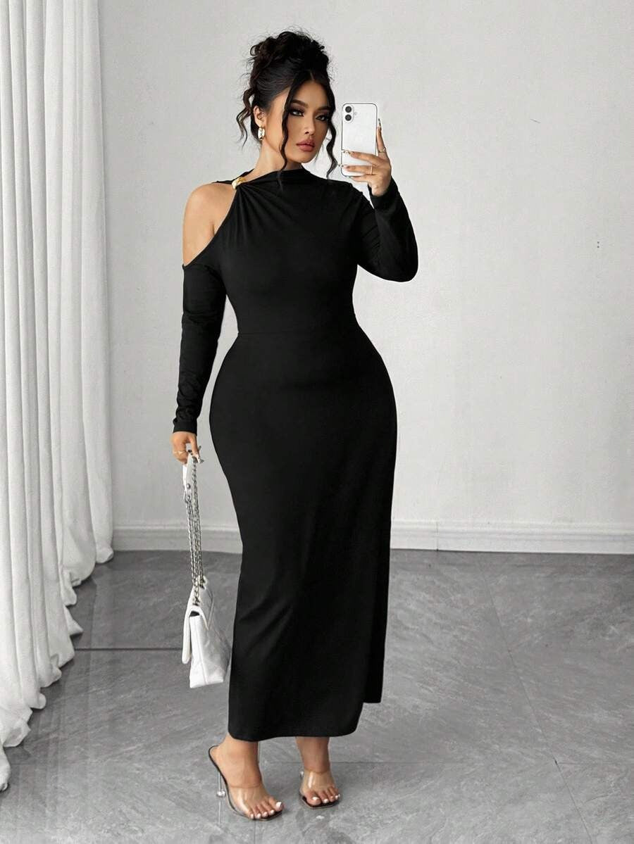 SHEIN Elenzga فستان أسود للمقاسات الكبيرة بتصميم متطور
