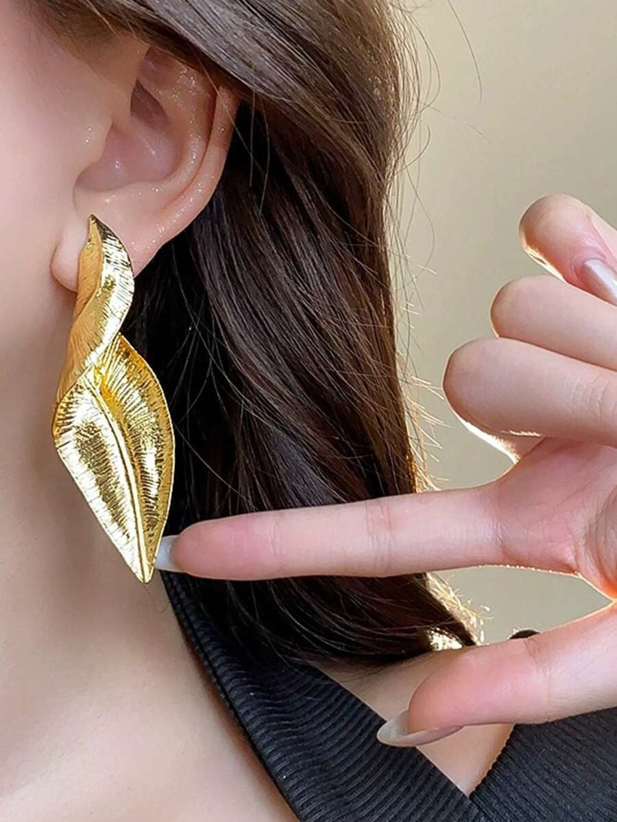 SHEIN زوج ذهبي من الأقراط المعدنية