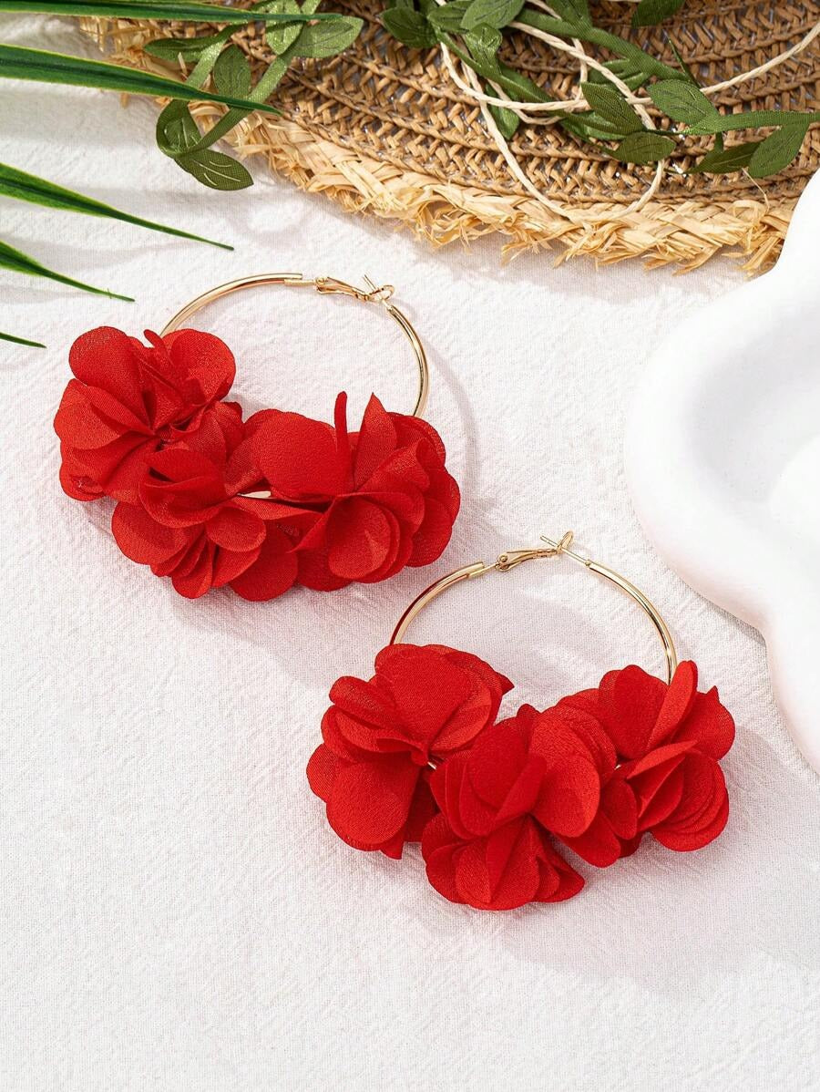 SHEIN زوج أقراط حمراء بتصميم زهور