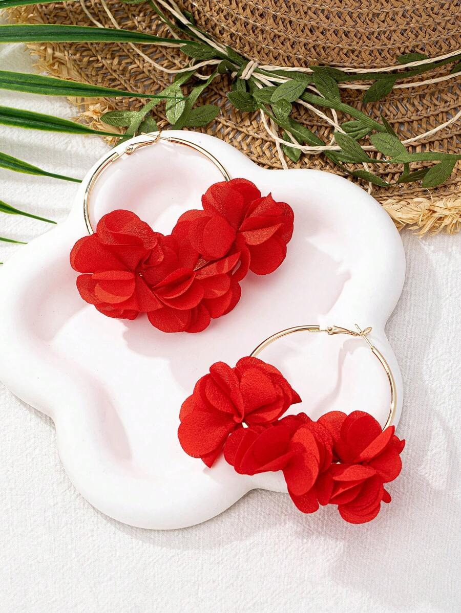 SHEIN زوج أقراط حلق بتصميم زهور ناعم