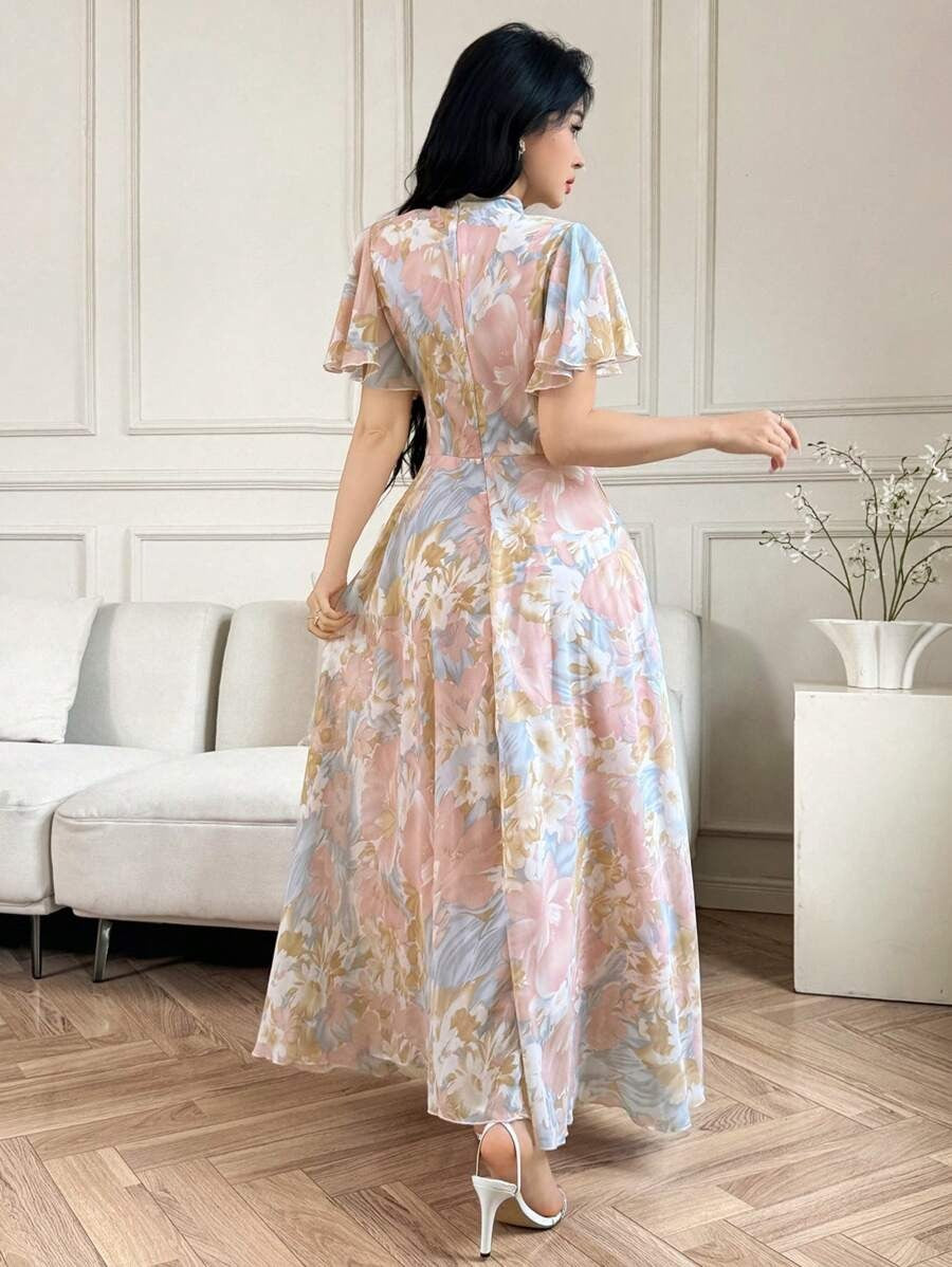 SHEIN Modelyn  فستان وردي منفوش بطبعة زهر وربطة خصر