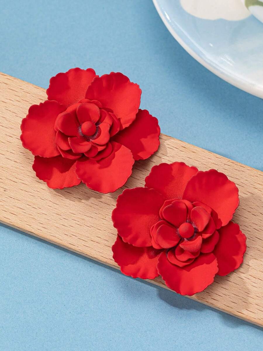 SHEIN زوج أقراط بتصميم زهور باللون الأحمر