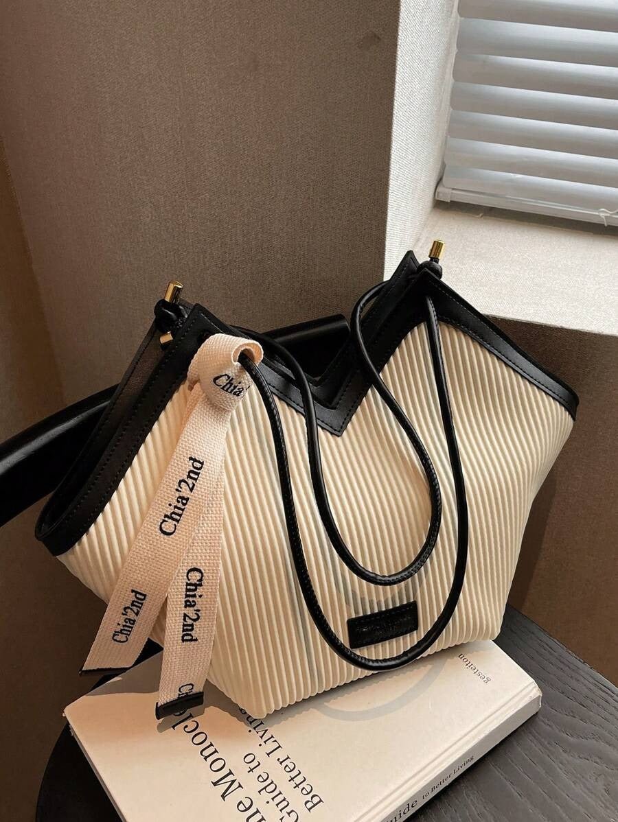 SHEIN حقيبة كتف كبيرة بيضاء