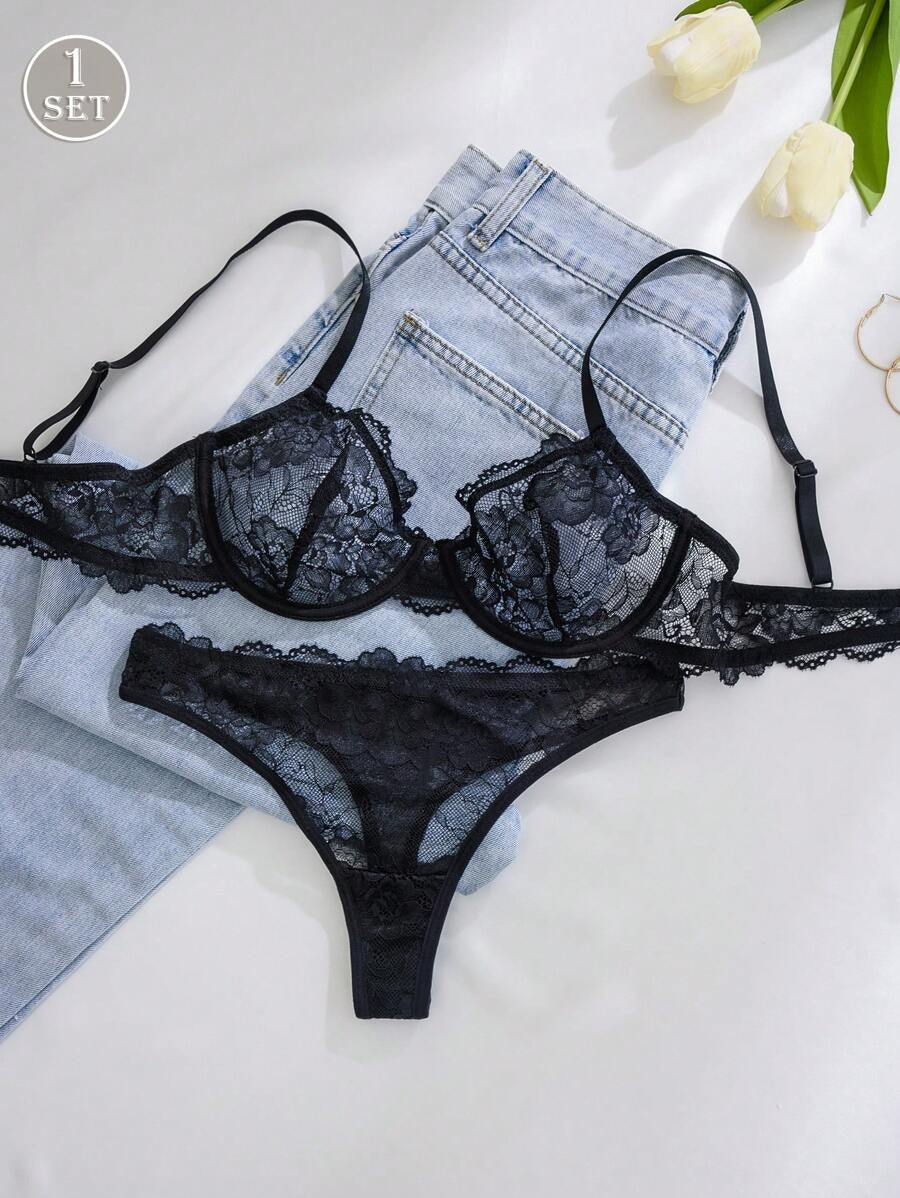 SHEIN طقم لانجري قطعتين بخامة الدانتيل و لون أسود