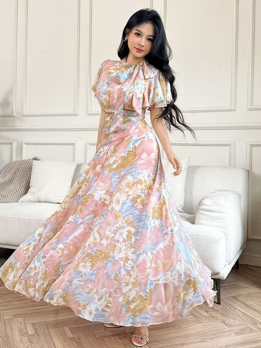 SHEIN Modelyn  فستان وردي منفوش بطبعة زهر وربطة خصر