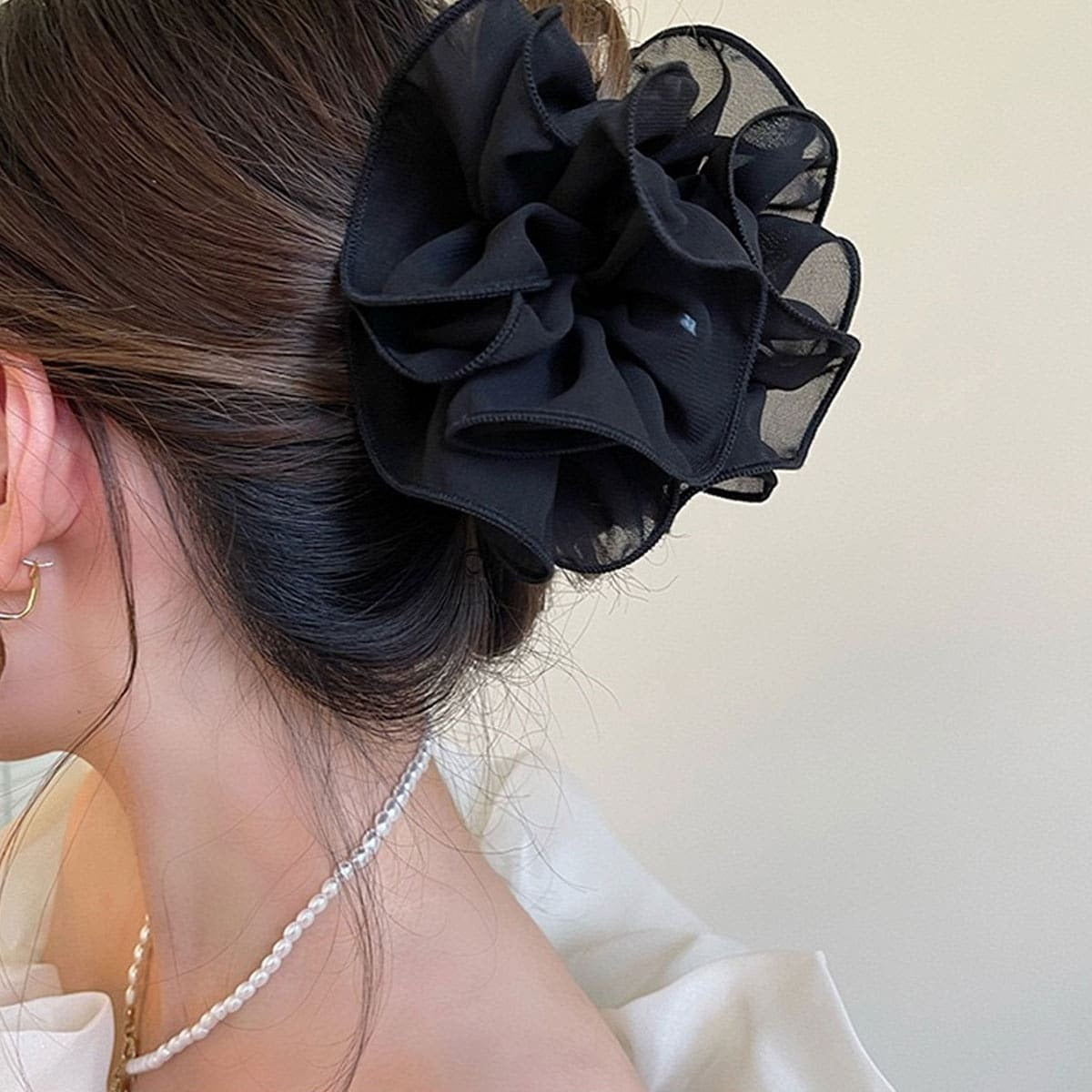 SHEIN مشبك شعر كبير ومميز بطبقات من الزهور بشكل ناعم