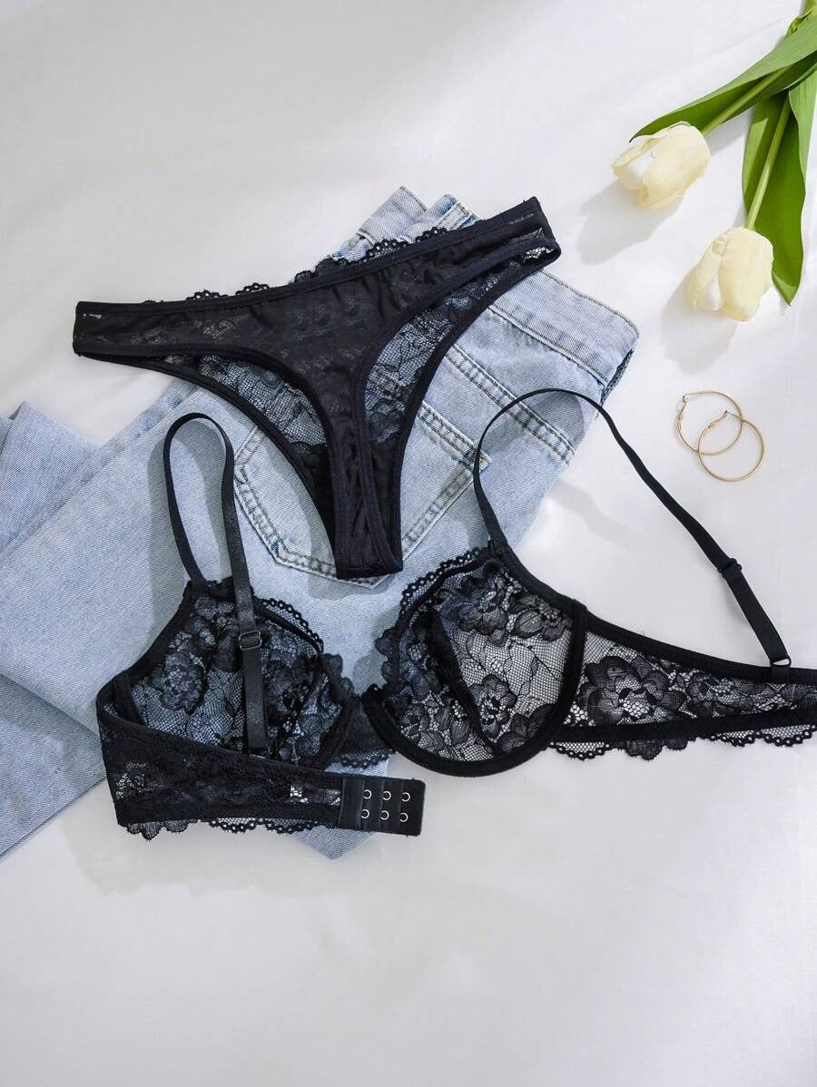 SHEIN طقم لانجري قطعتين بخامة الدانتيل و لون أسود