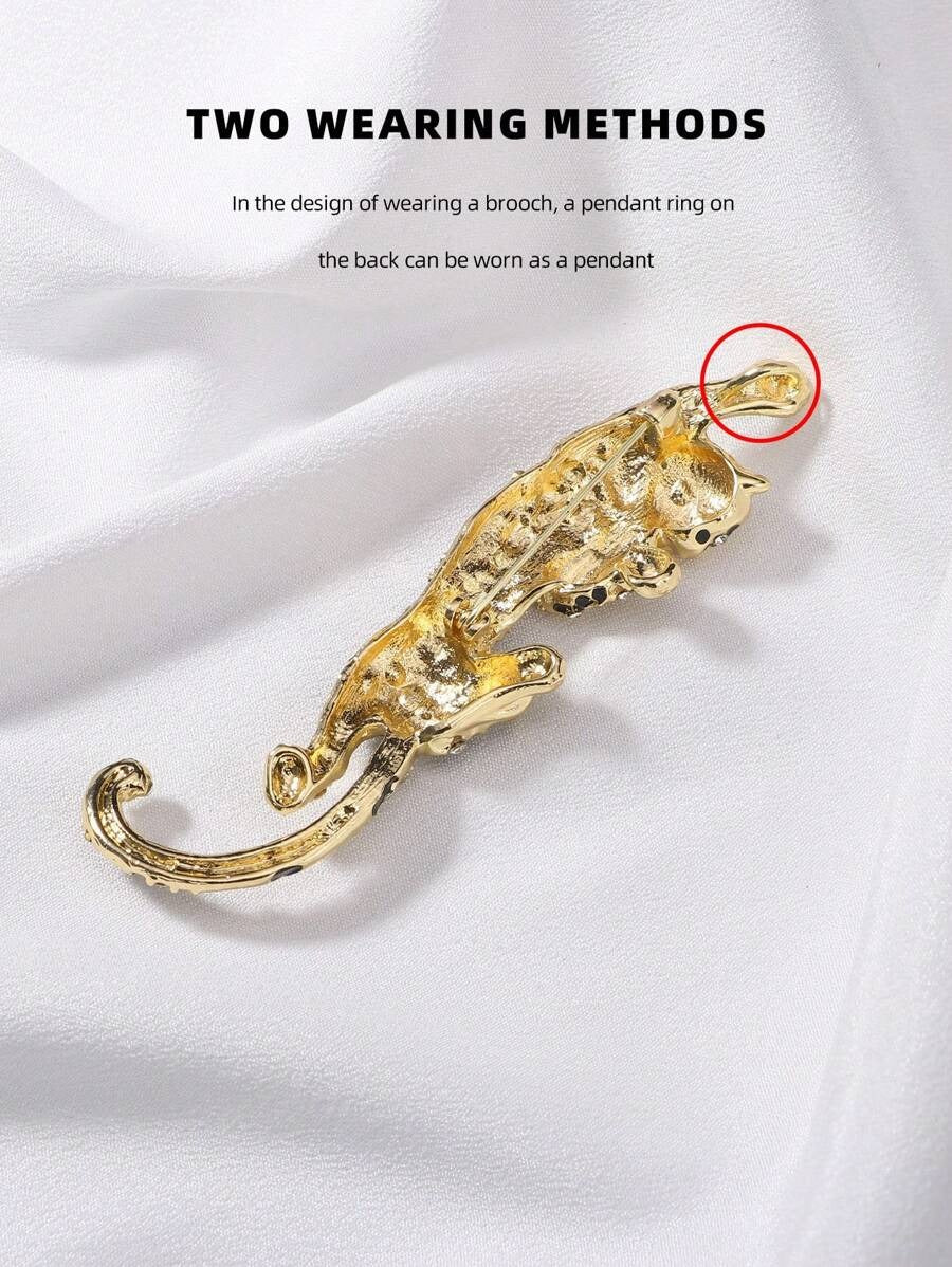 SHEIN بروش أنيق بتصميم فهد مميز