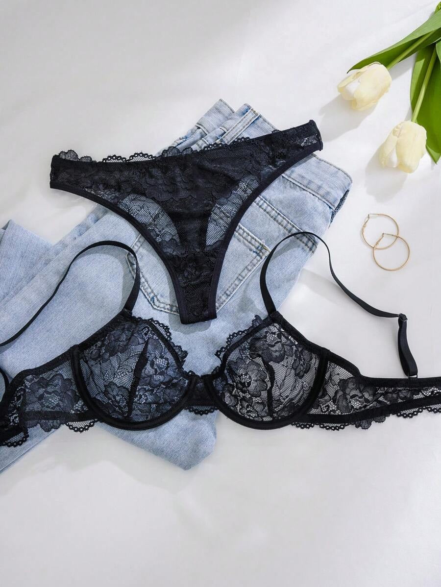 SHEIN طقم لانجري قطعتين بخامة الدانتيل و لون أسود