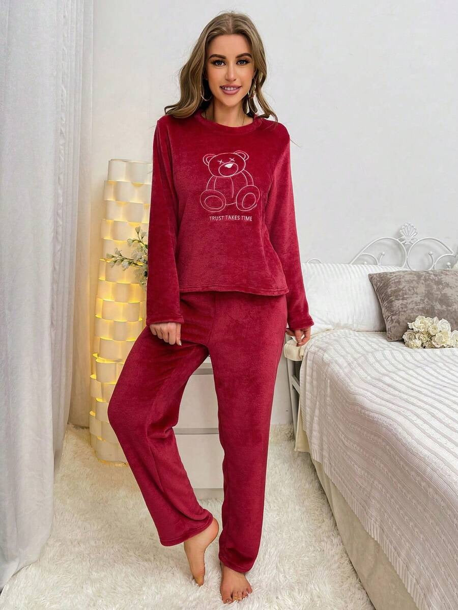 SHEIN طقم بيجامة فلانيل مطرز بالدب والحروف أحمر