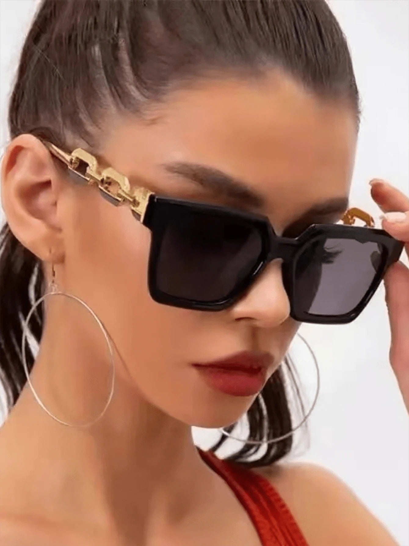 SHEIN نظارات شمسية بلون أسود و يد ذهبي