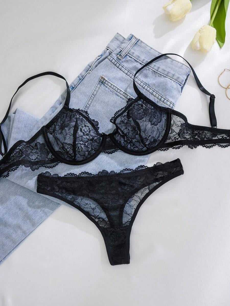 SHEIN طقم لانجري قطعتين بخامة الدانتيل و لون أسود