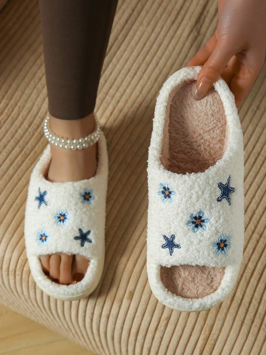 SHEIN شبشب منزلي ناعم بتصميم لطيف ومريح لون أبيض