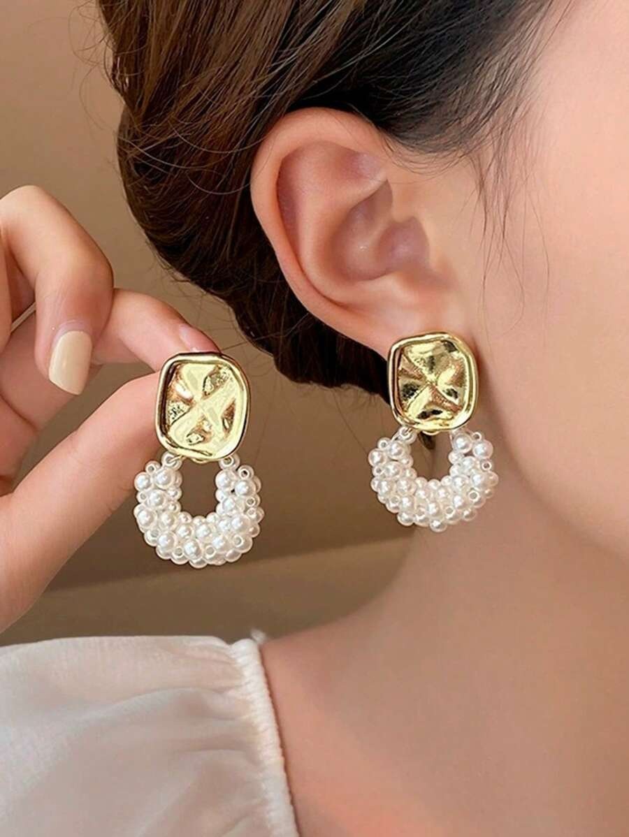 SHEIN مجموعة 5 قطع أقراط  باللون الذهبي والأبيض.