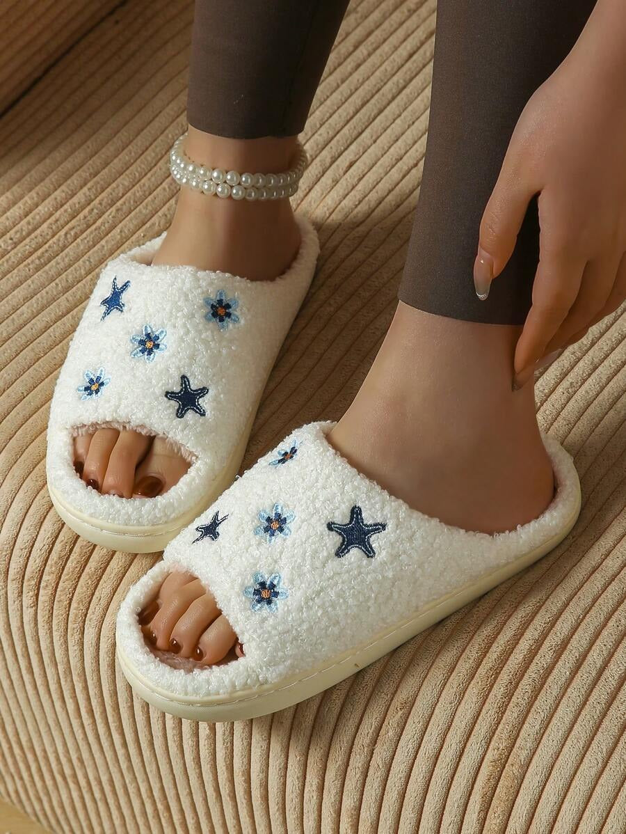 SHEIN شبشب منزلي ناعم بتصميم لطيف ومريح لون أبيض