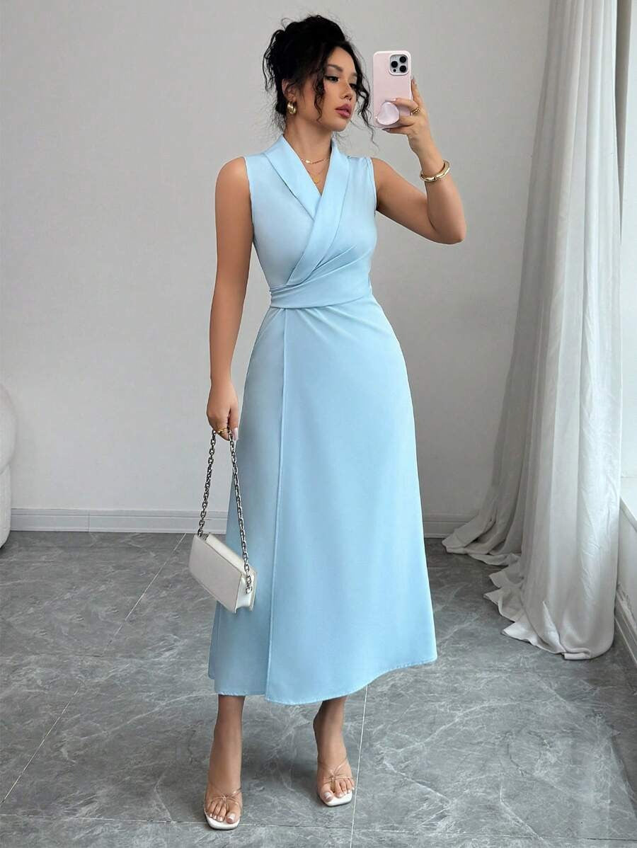 SHEIN Elenzga فستان بلون الأزرق طويل وبدون أكمام بتصميم ملفوف وثنيات
