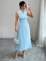 SHEIN Elenzga فستان بلون الأزرق طويل وبدون أكمام بتصميم ملفوف وثنيات