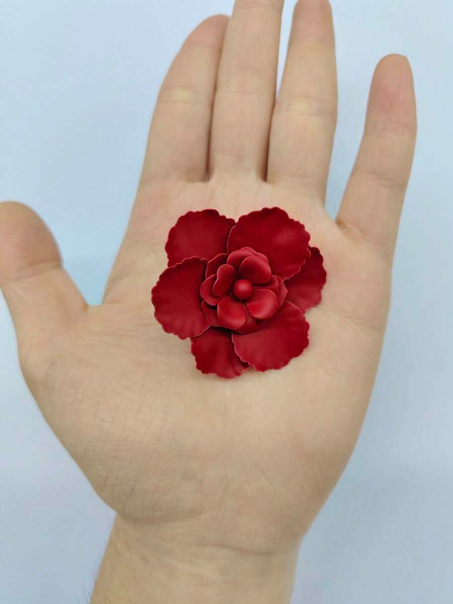 SHEIN زوج أقراط بتصميم زهور باللون الأحمر