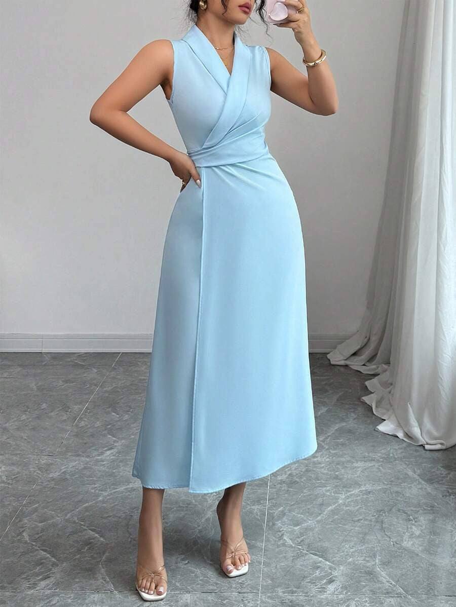 SHEIN Elenzga فستان بلون الأزرق طويل وبدون أكمام بتصميم ملفوف وثنيات