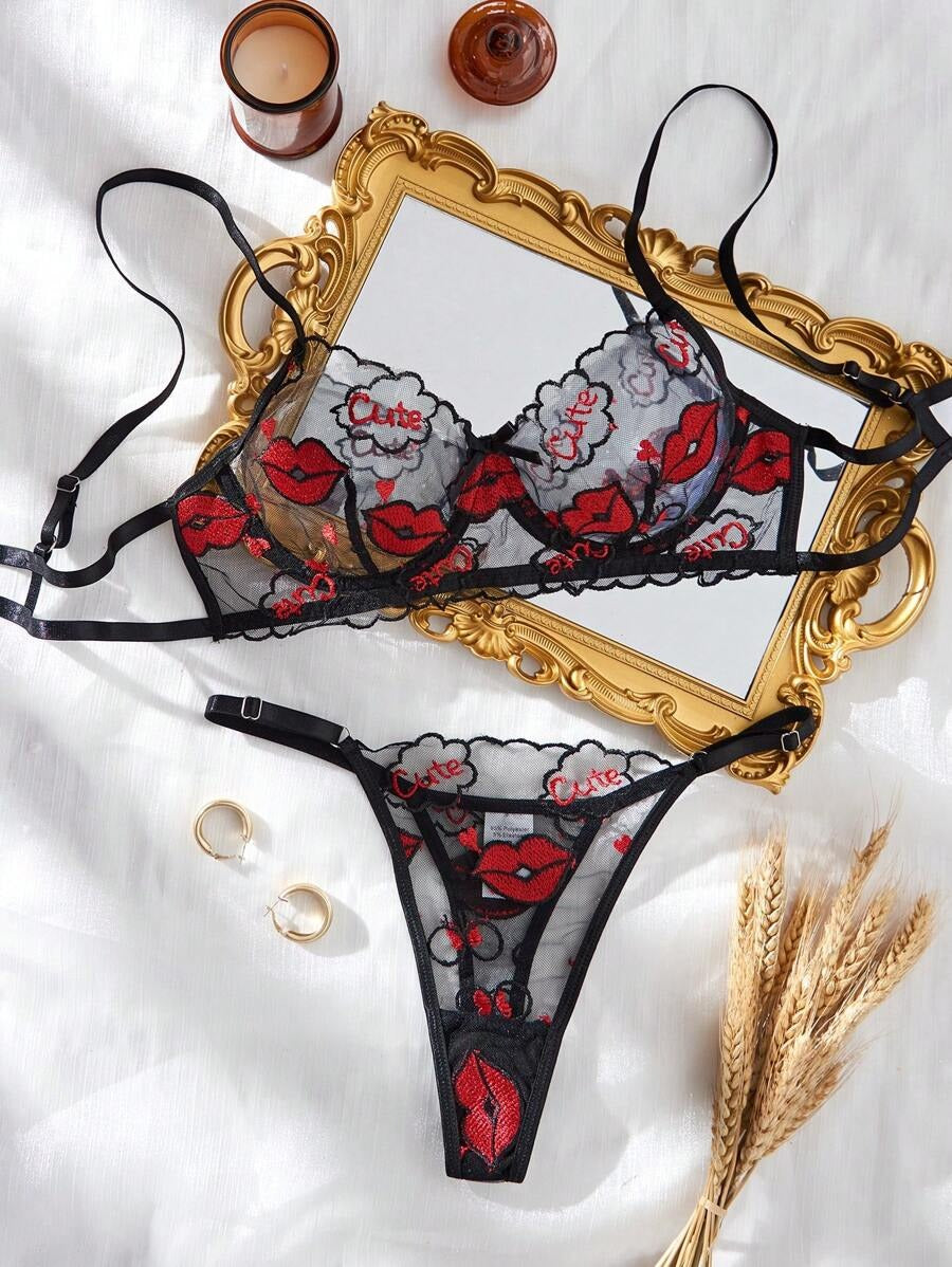 SHEIN طقم ملابس لانجري بلون أسود مزينة بالدانتيل