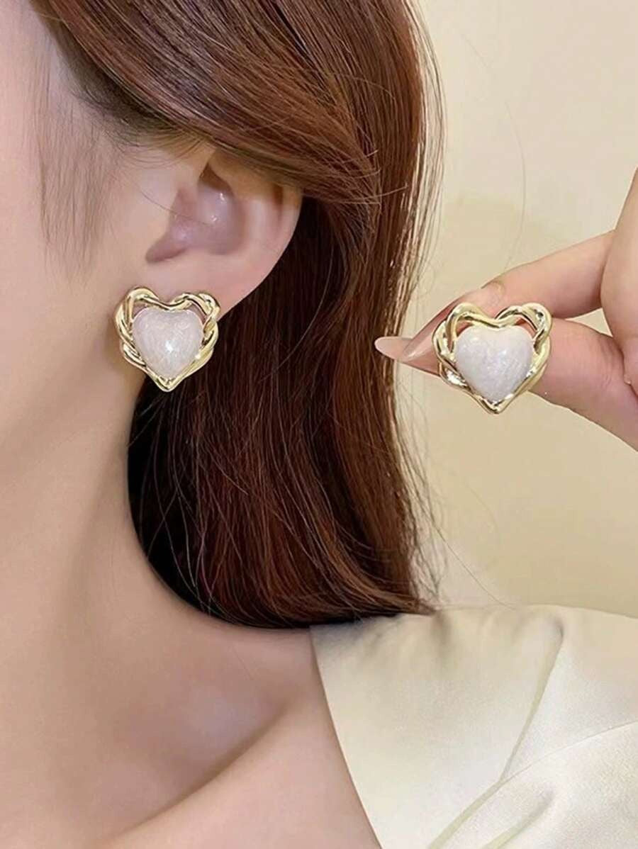 SHEIN مجموعة 5 قطع أقراط  باللون الذهبي والأبيض.