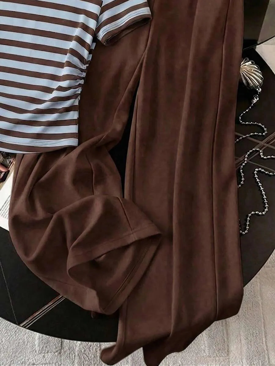SHEIN طقم نسائي كاجوال أنيق من قطعتين (تيشيرت مقلم بكشكشة جانبية + بنطلون بني واسع)