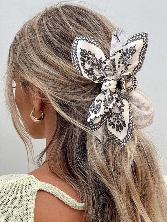 SHEIN مشبك شعر بشكل فراشة الكاجو