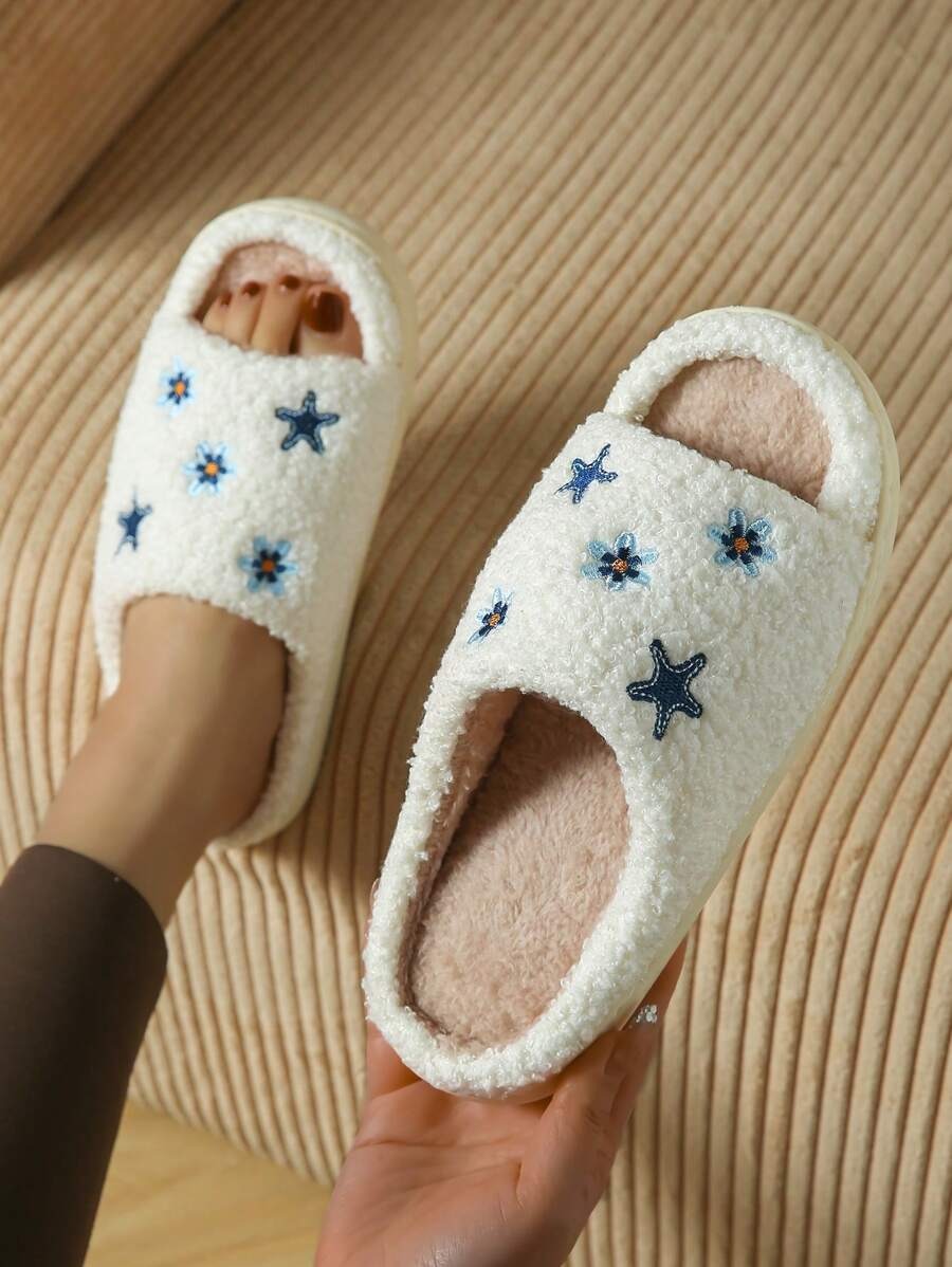 SHEIN شبشب منزلي ناعم بتصميم لطيف ومريح لون أبيض