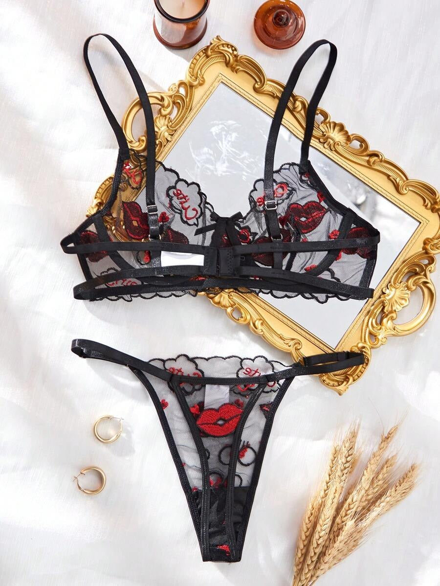 SHEIN طقم ملابس لانجري بلون أسود مزينة بالدانتيل