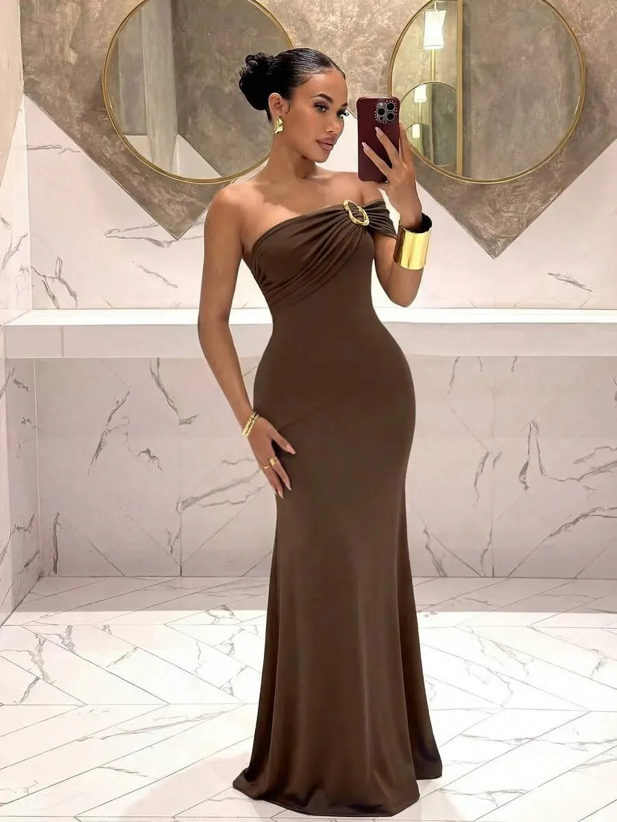 SHEIN Raffinéa فستان طويل أوف شولدر بزخرفة معدنية وخصر محدد بني