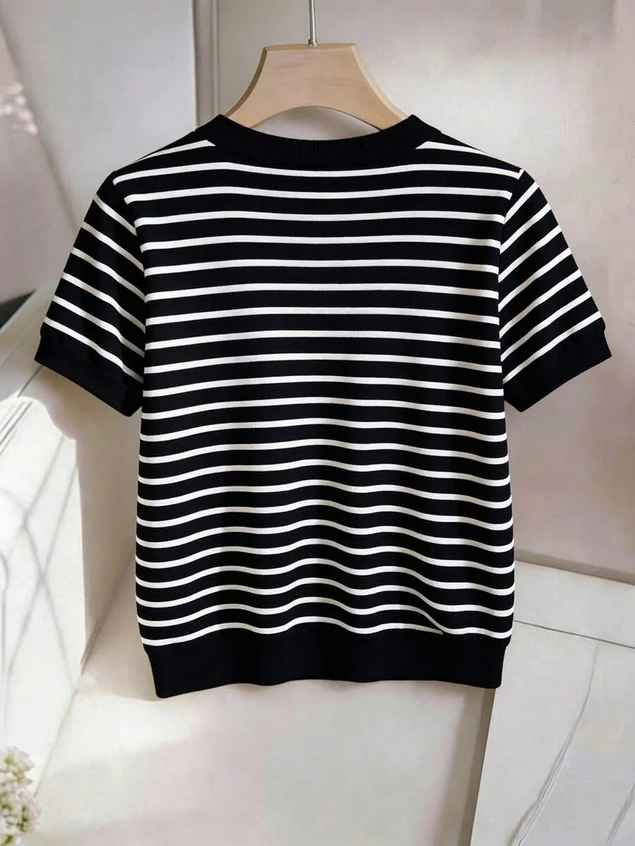 SHEIN V تي شيرت نسائي مخطط بأكمام قصيرة وياقة