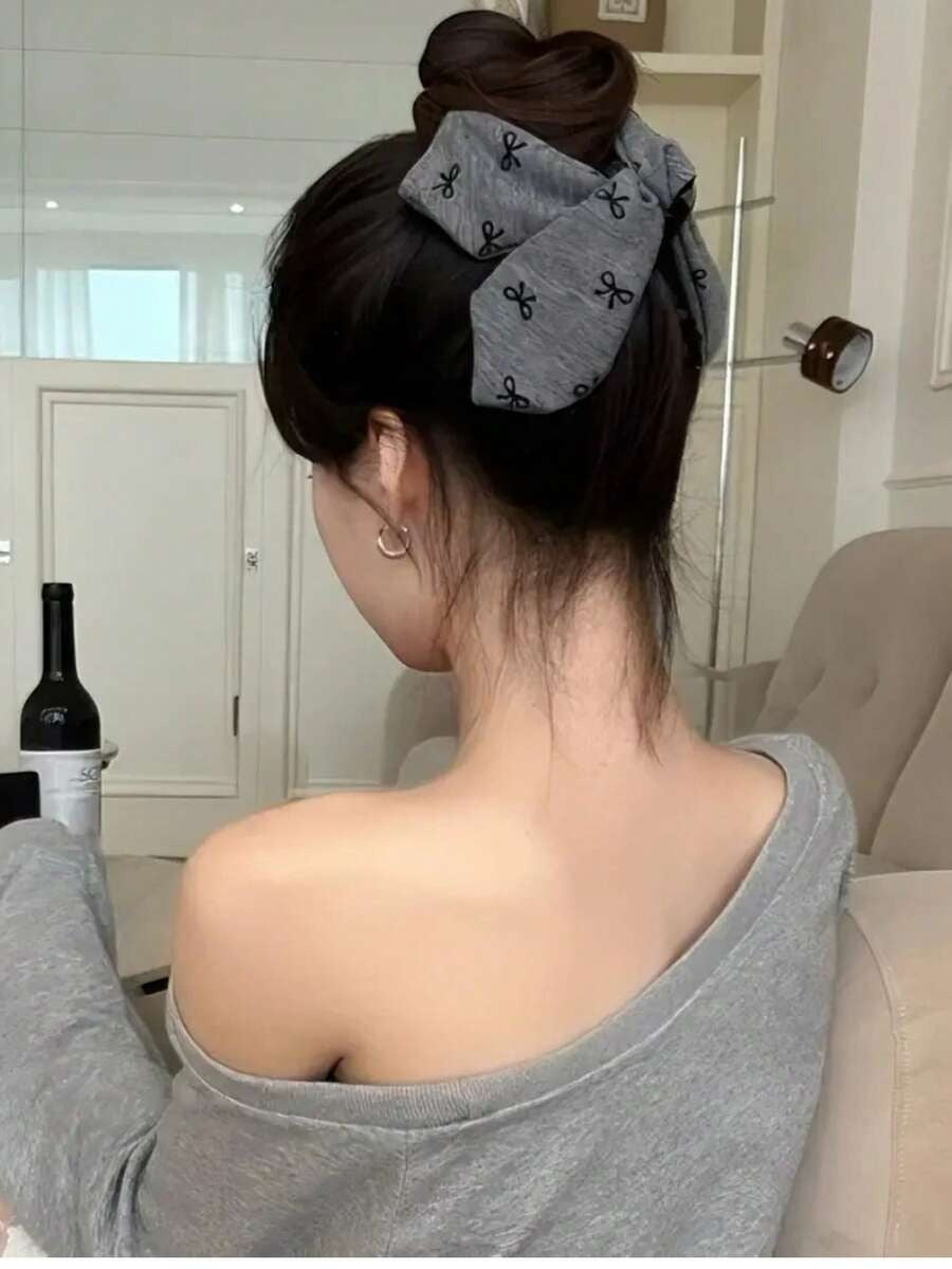 SHEIN مشبك شعر فراشة لامع مزين براين ستونز