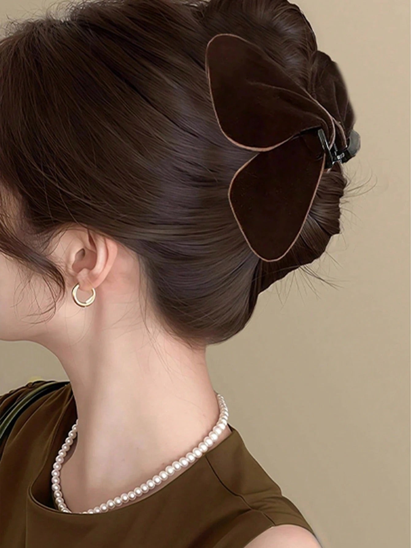 SHEIN topshiny مشبك شعر قطيفة بفيونكة بتصميم كتلة لونية