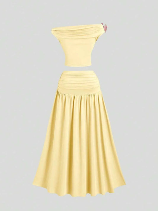 SHEIN Sweetra طقم نسائي أصفر قطعتين بتصميم أكتاف مكشوفة