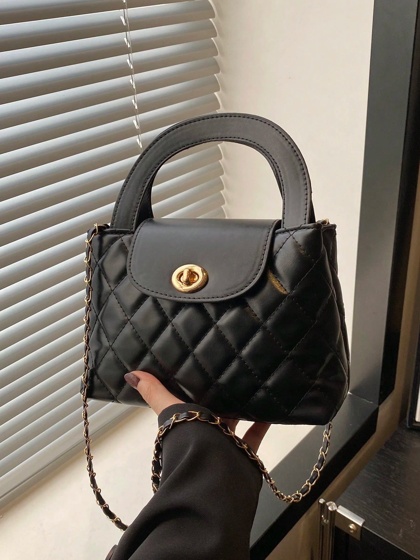 SHEIN حقيبة كروس بودي نسائية مربعة منقوشة بقفل أنيق