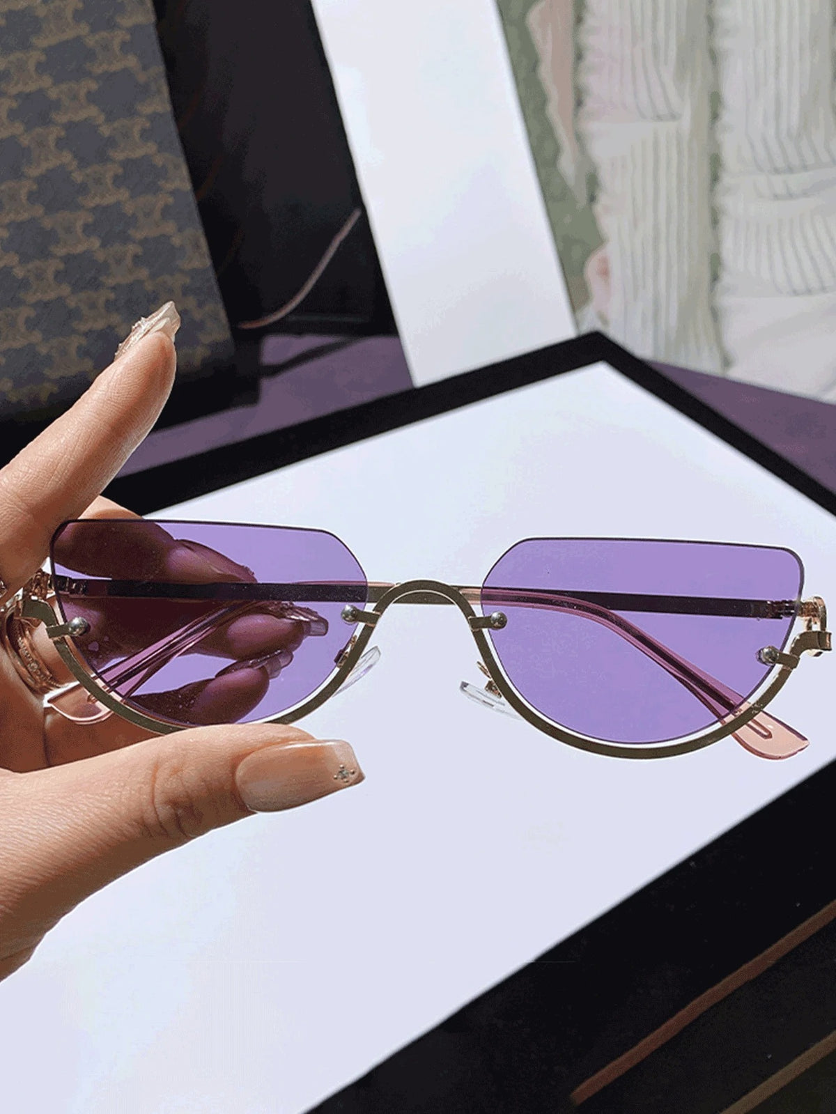 SHEIN  نضارة كلاسيكية بإطار عين القطة – ذهبي لامع
