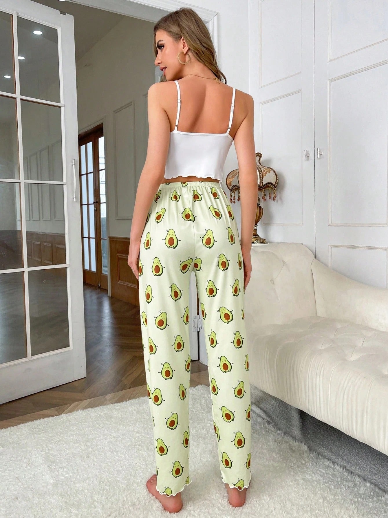 SHEIN طقم بيجامة نسائي بسترة حمالة وبنطلون مطبوع برسوم كرتونية