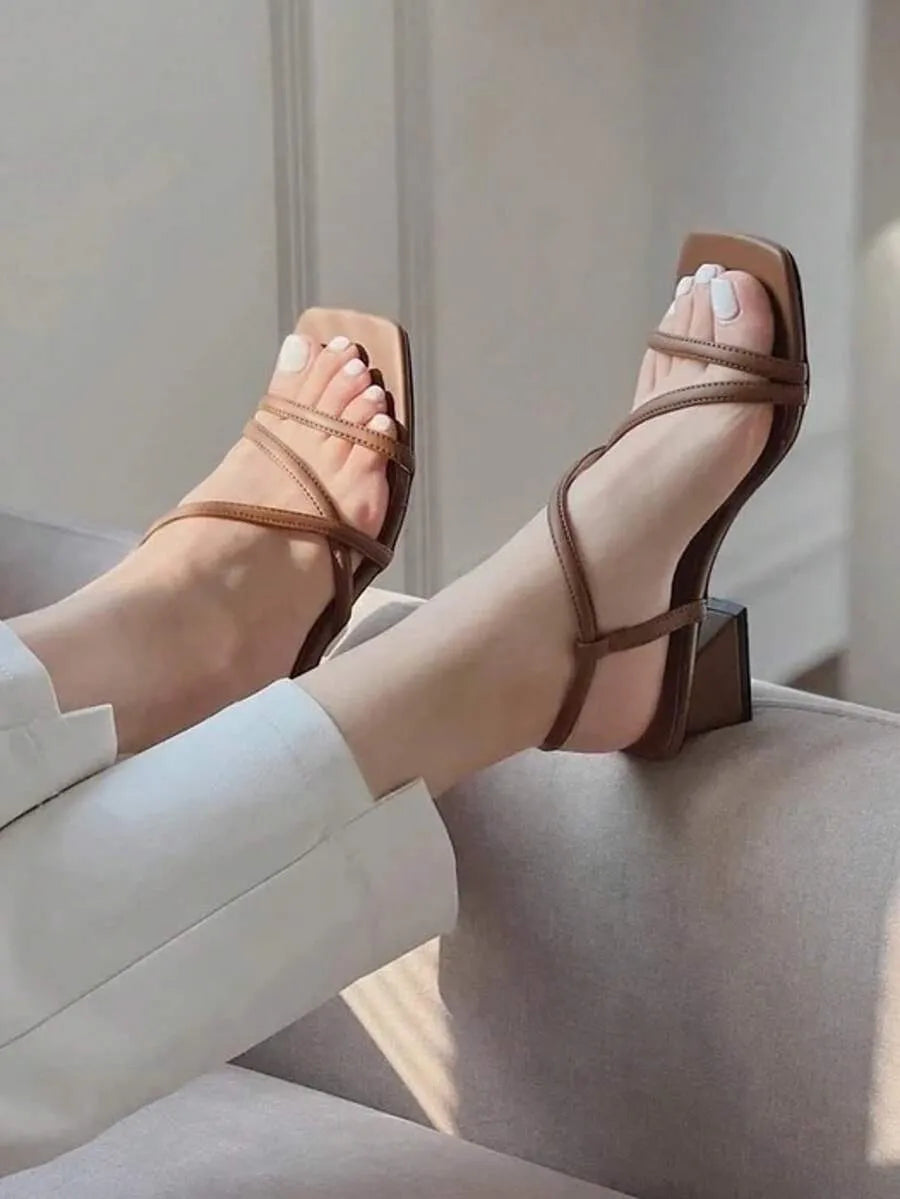 SHEIN صنادل نسائية بكعب عالي وأربطة لون بني
