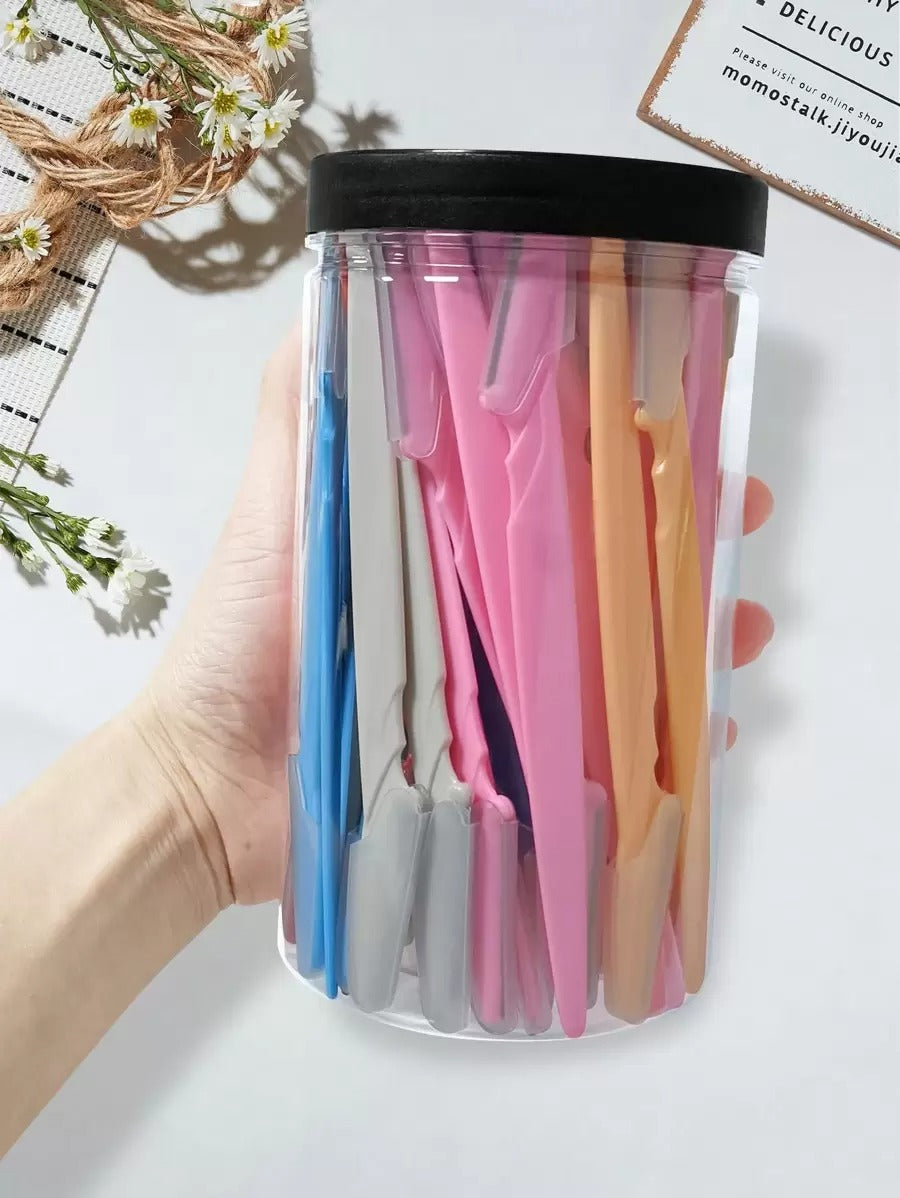 SHEIN طقم تشذيب حواجب + شنطة