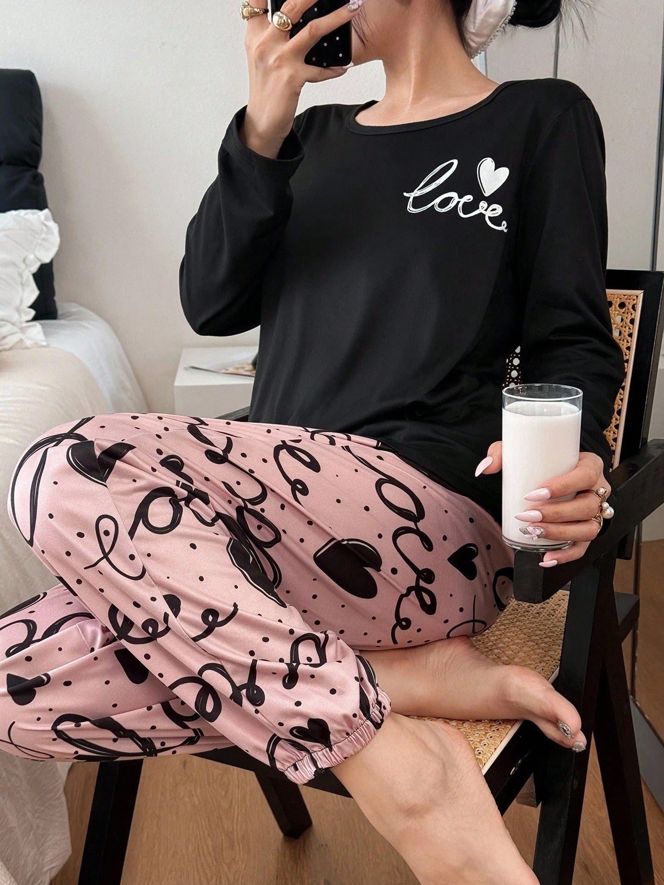 SHEIN طقم بيجامة نسائي من الحرير مطبوع قلب وحروف