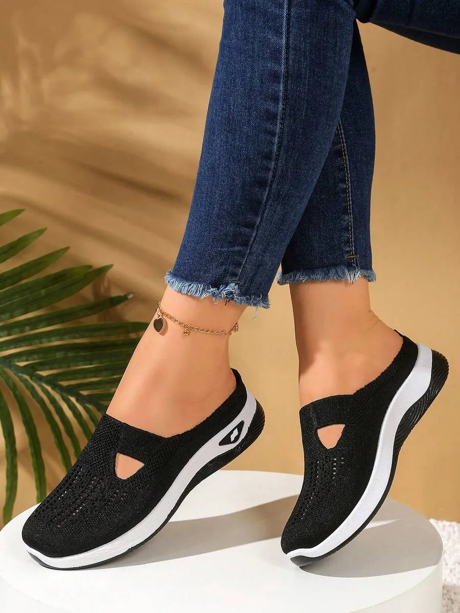 SHEIN أحذية قماشية بنعل سميك مفرغ بطراز بكين القديم