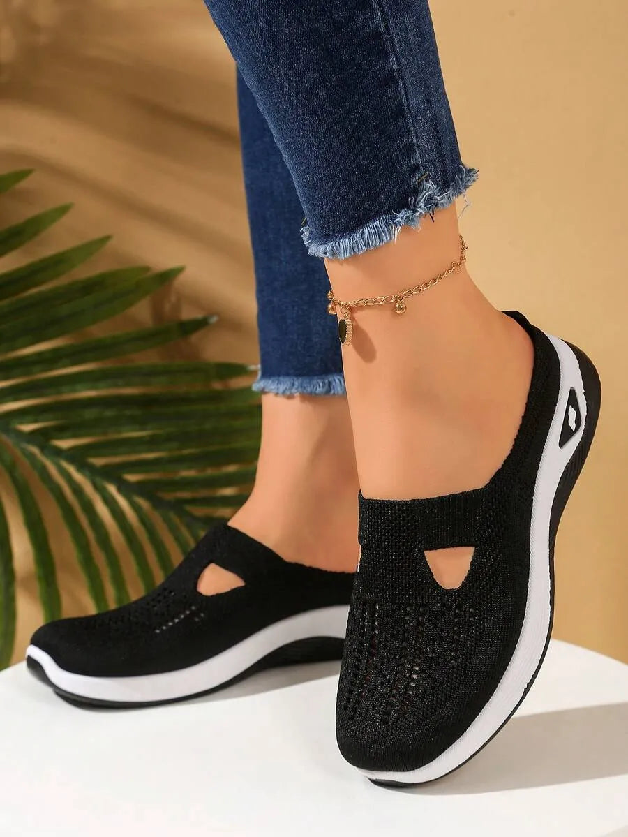 SHEIN أحذية قماشية بنعل سميك مفرغ بطراز بكين القديم