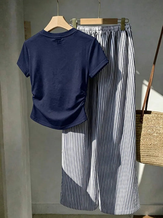 SHEIN طقم نسائي صيفي كاجوال قطعتين (تيشيرت بتطريز أنيق + بنطلون واسع مخطط)