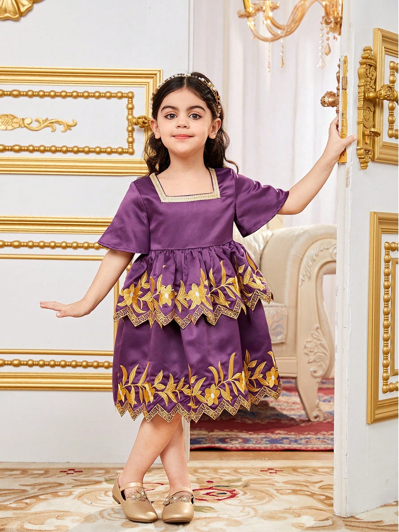 SHEIN Kids Nujoom Young Girl'S Slim Fit Casual Square Neckline Embroidered Hem above Knee Dress