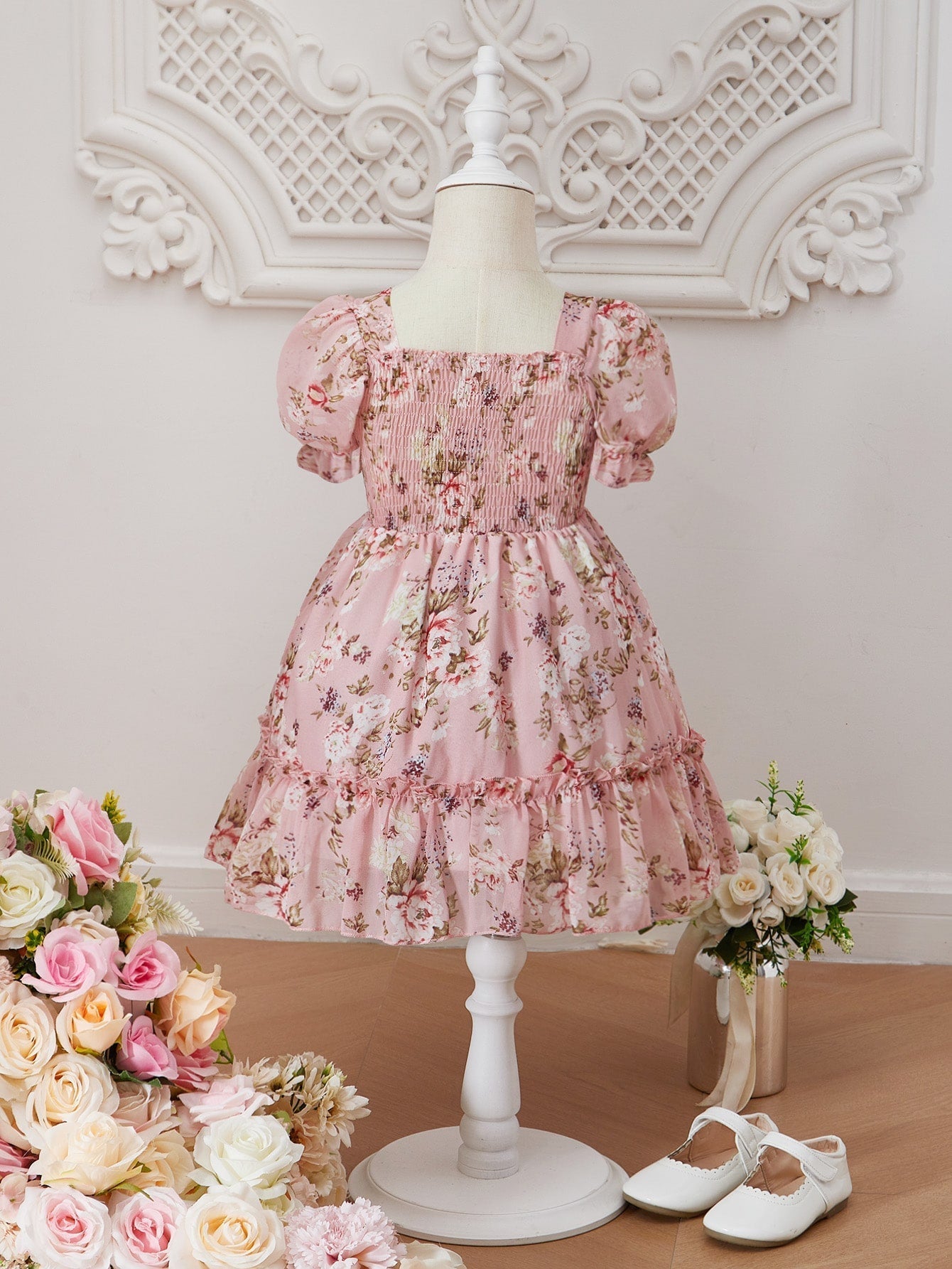 SHEIN Kids SUNSHNE Young Girl Pink Lotus Printed Romantic Holiday Dress with Square Neckline and Puff Sleeves, Summer