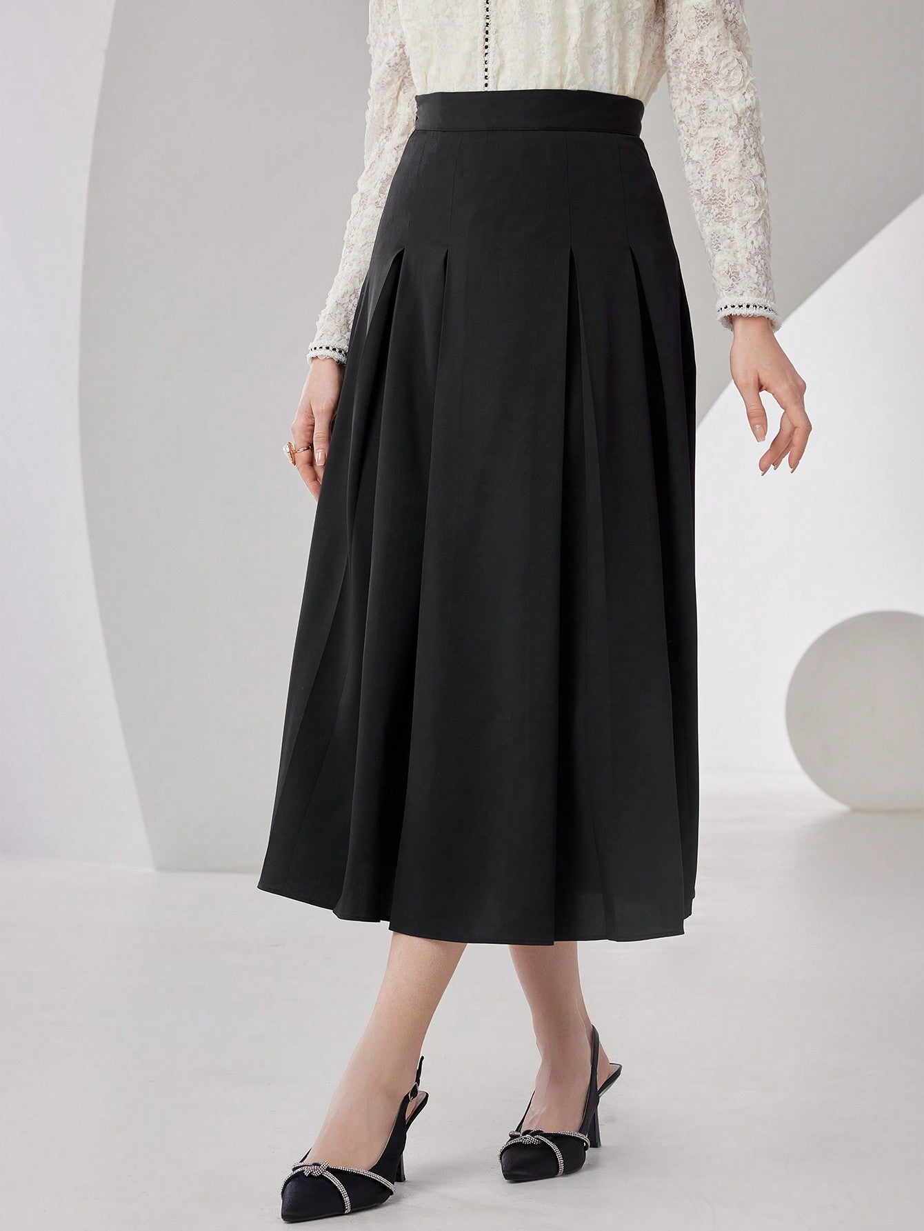 SHEIN Modely Women'S Plain Color Pleated Skirt